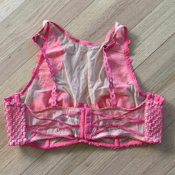 NWOT Victoria Secret Nude Bralette with underwire - Picture 3 of 4